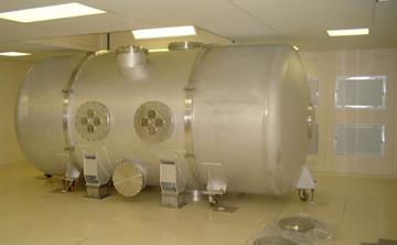 Oxford's 2.2m low-vibration TVAC chamber